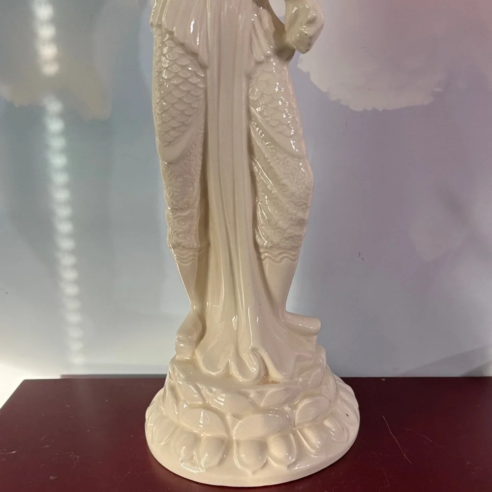 Vintage white ceramic or porcelain Asian female figurine by Maurine Downing - Picture 4 of 12